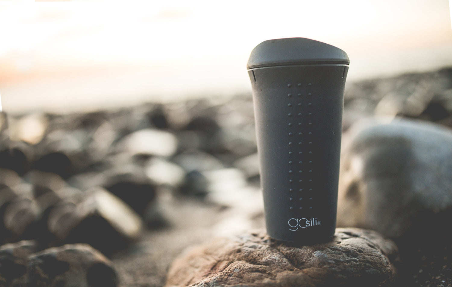 Eco-friendly silicone mug in carrera color, a sustainable alternative to disposable coffee cups.