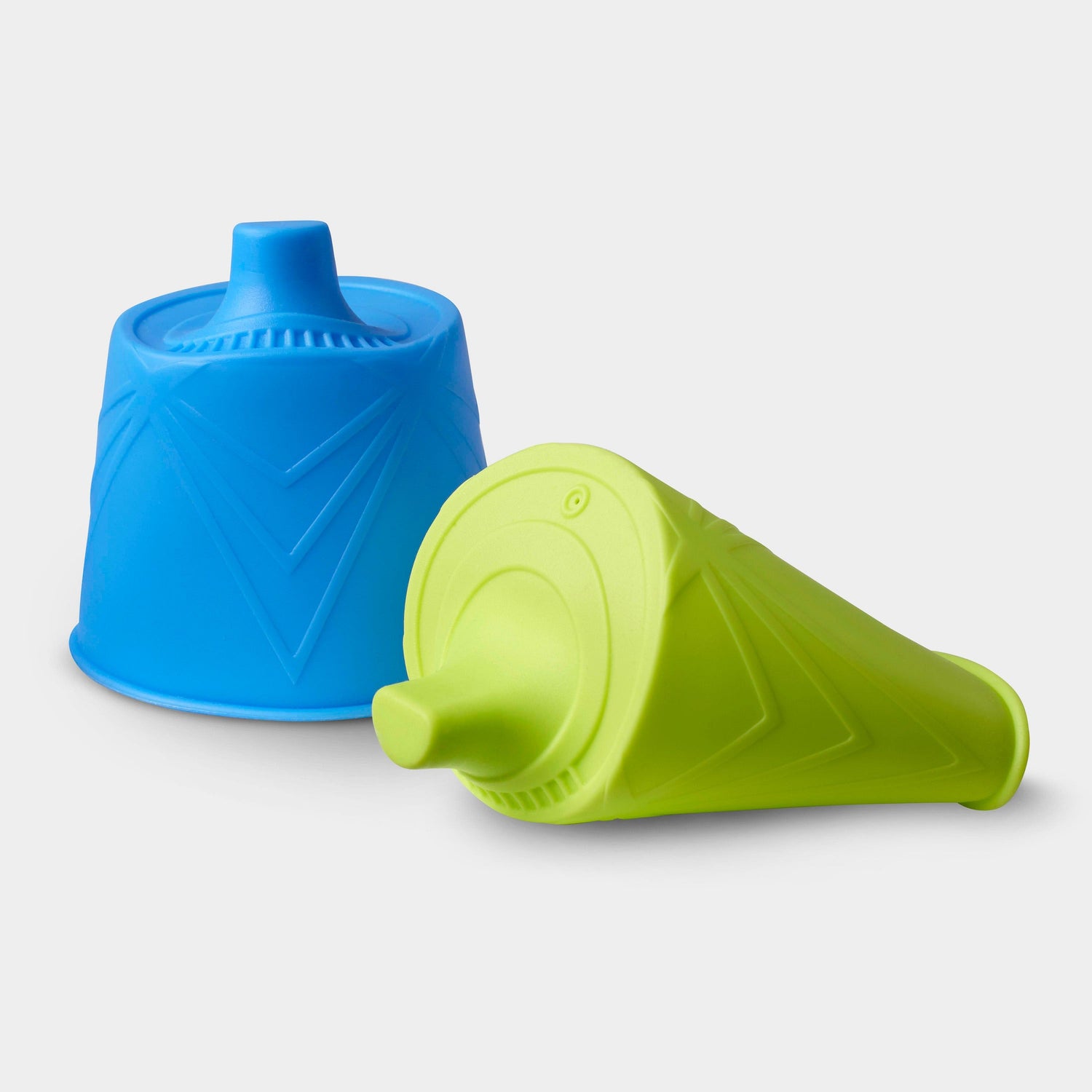 Flexible, spill-resistant sippy lid made from 100% European-grade silicone.
